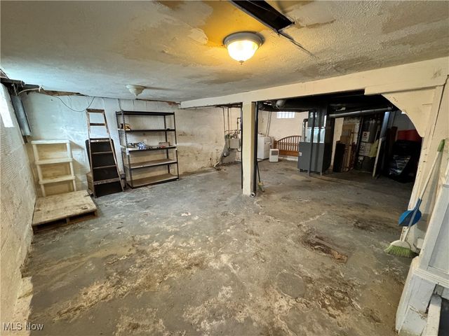 102 E Brookside Avenue, Akron, OH 44301