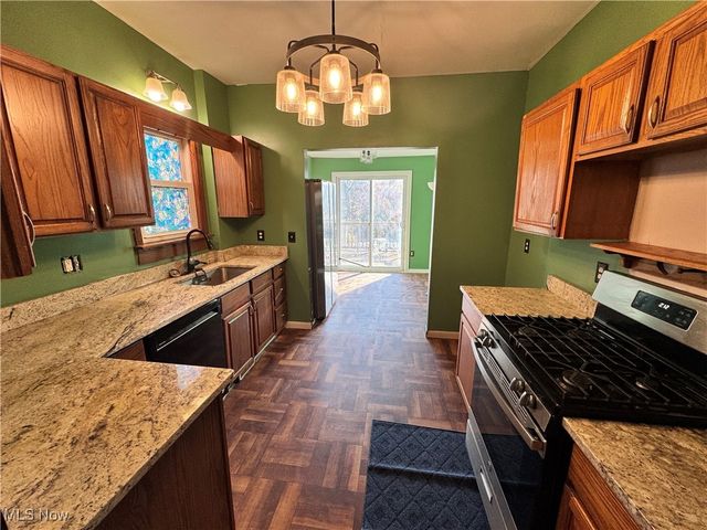 102 E Brookside Avenue, Akron, OH 44301