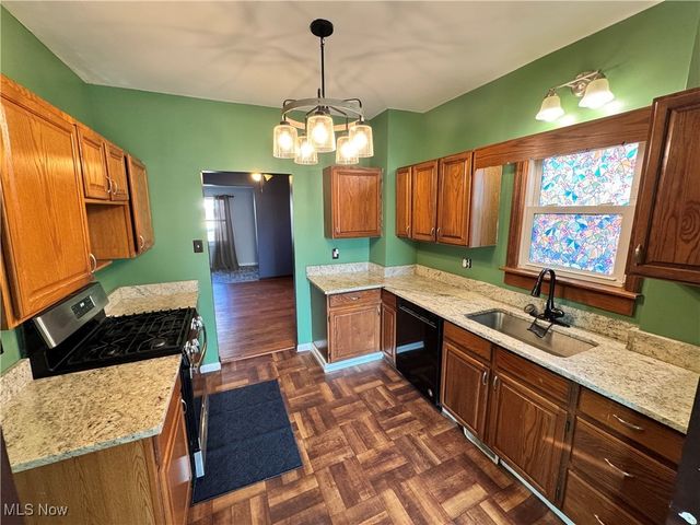 102 E Brookside Avenue, Akron, OH 44301