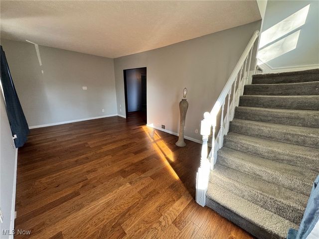 102 E Brookside Avenue, Akron, OH 44301