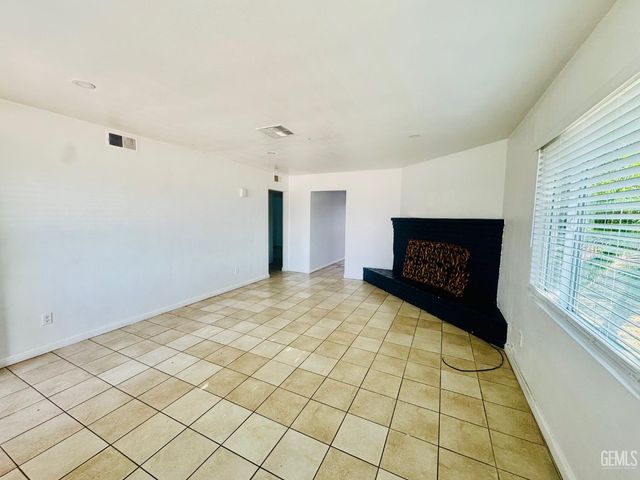 3613 Granada Avenue, Bakersfield, CA 93309