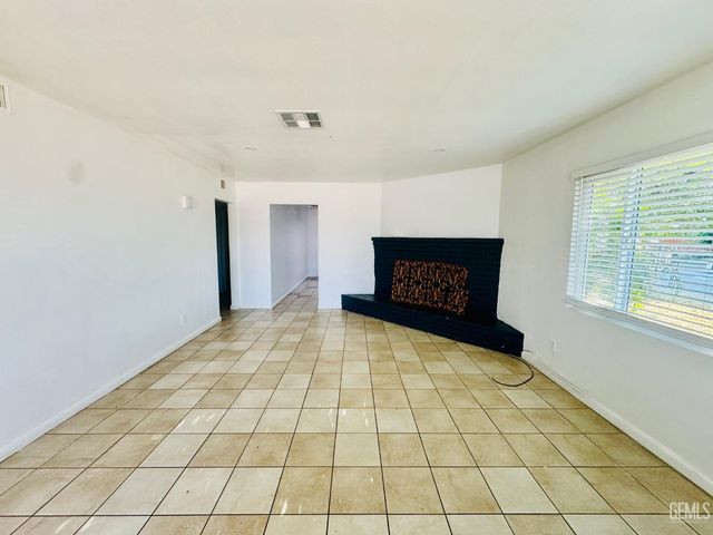 3613 Granada Avenue, Bakersfield, CA 93309