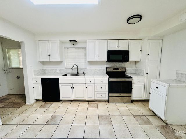 3613 Granada Avenue, Bakersfield, CA 93309