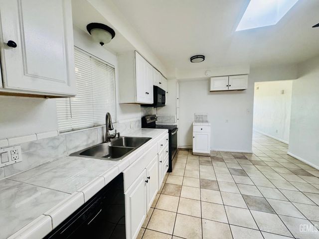3613 Granada Avenue, Bakersfield, CA 93309