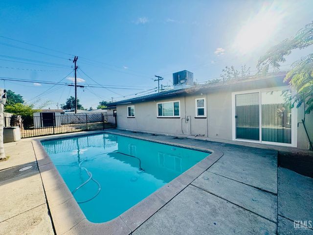 3613 Granada Avenue, Bakersfield, CA 93309