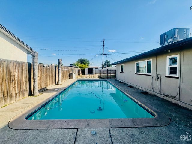 3613 Granada Avenue, Bakersfield, CA 93309