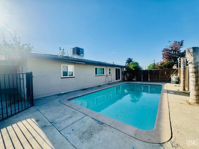 3613 Granada Avenue, Bakersfield, CA 93309