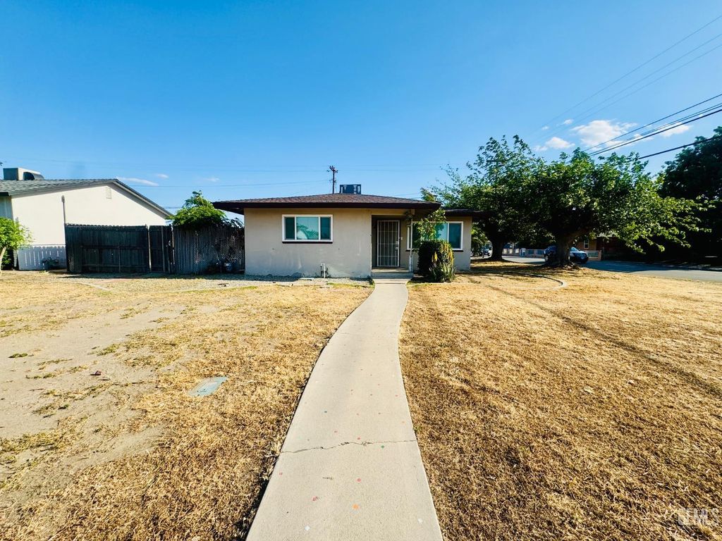 3613 Granada Avenue, Bakersfield, CA 93309