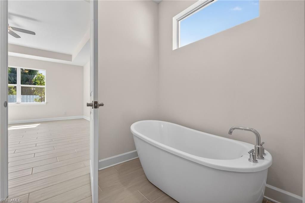 Image 11 of property listing at 2537 SW 11th PL, Cape Coral, FL 33914