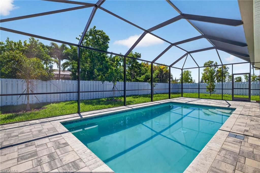 Image 2 of property listing at 2537 SW 11th PL, Cape Coral, FL 33914