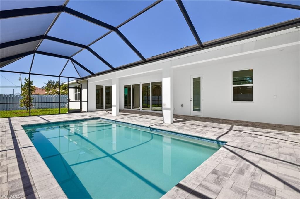 Image 30 of property listing at 2537 SW 11th PL, Cape Coral, FL 33914