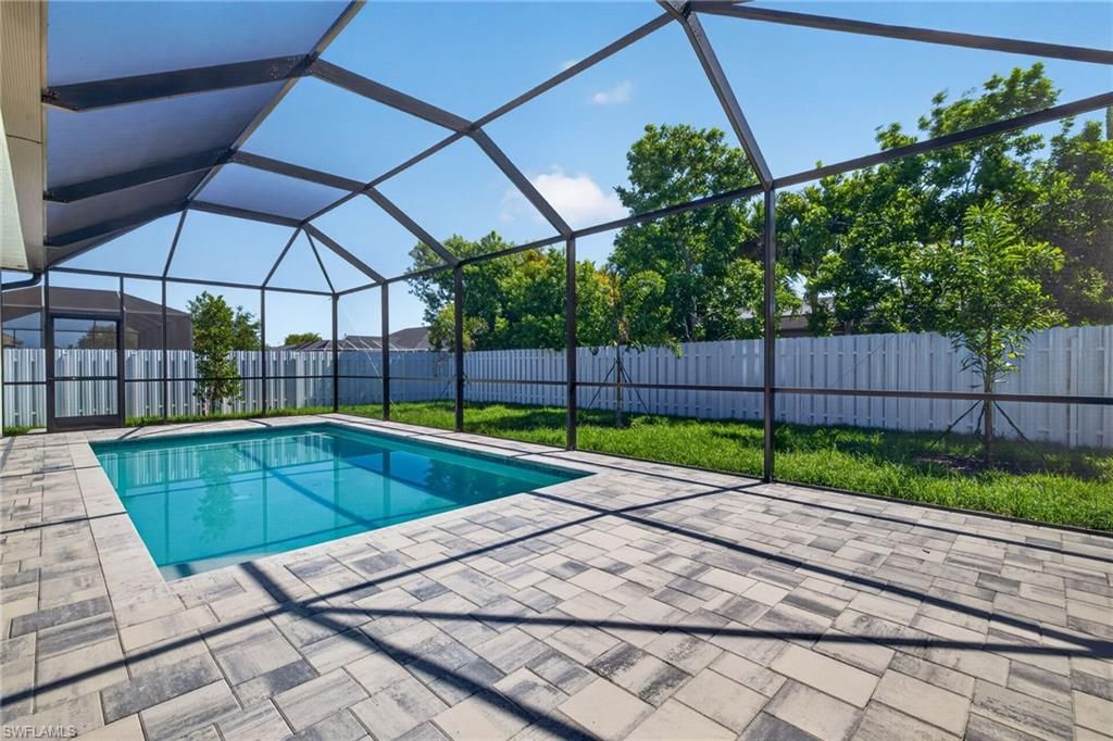 Image 32 of property listing at 2537 SW 11th PL, Cape Coral, FL 33914