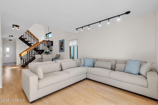 6 Beverly Court, Tinton Falls, NJ 07724