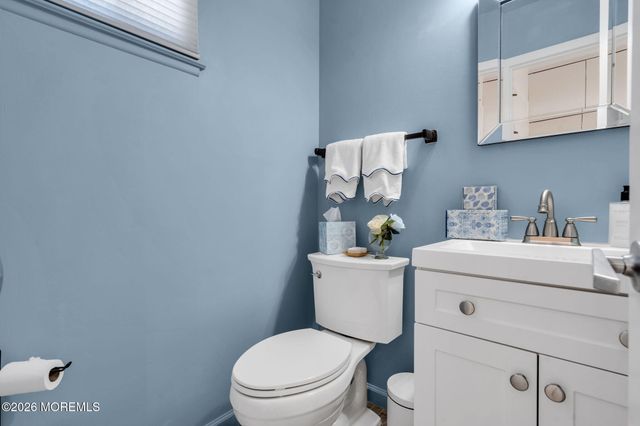 6 Beverly Court, Tinton Falls, NJ 07724