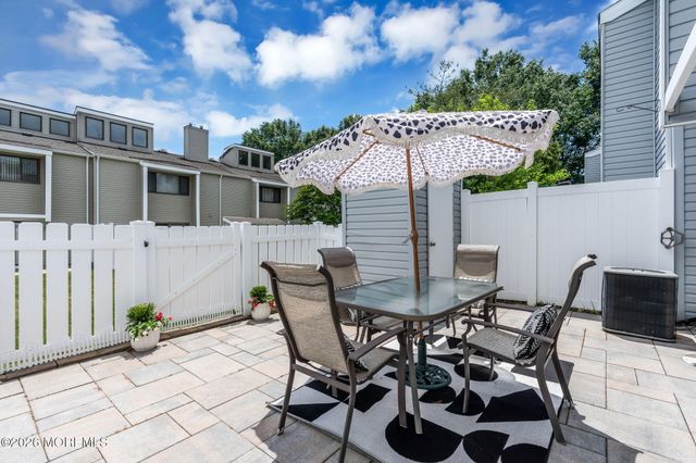 6 Beverly Court, Tinton Falls, NJ 07724