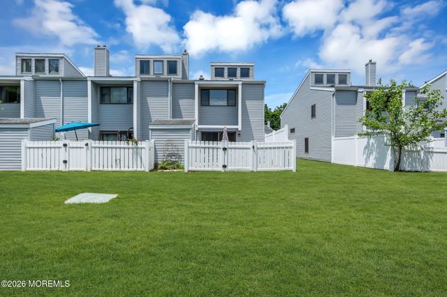 6 Beverly Court, Tinton Falls, NJ 07724