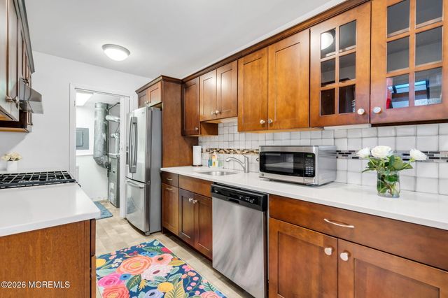6 Beverly Court, Tinton Falls, NJ 07724