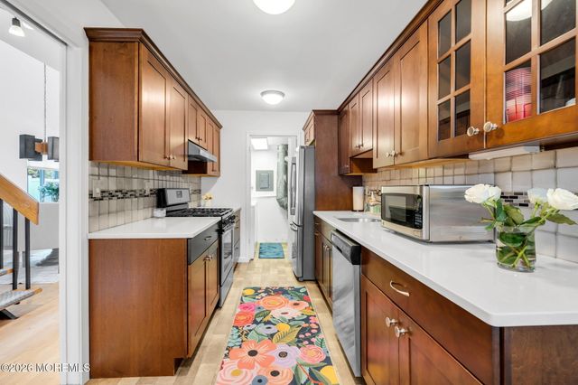 6 Beverly Court, Tinton Falls, NJ 07724