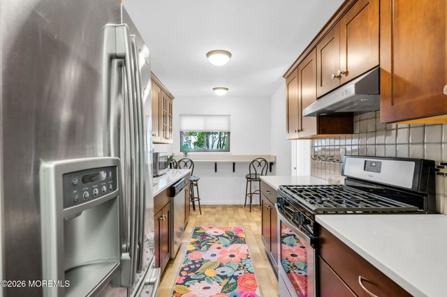 6 Beverly Court, Tinton Falls, NJ 07724