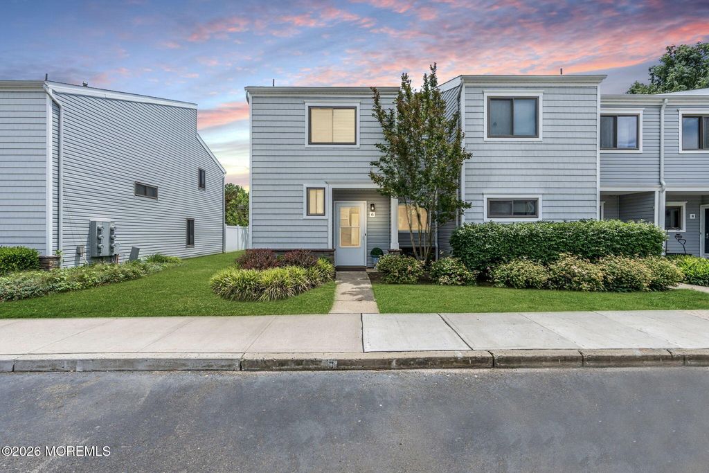 6 Beverly Court, Tinton Falls, NJ 07724