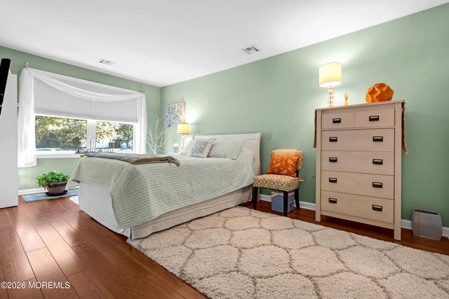 8 Eagle Drive, Bayville, NJ 08721