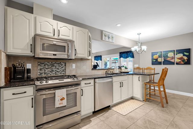 8 Eagle Drive, Bayville, NJ 08721