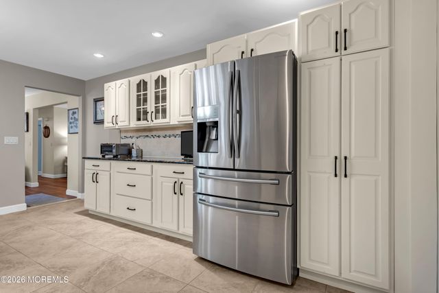 8 Eagle Drive, Bayville, NJ 08721