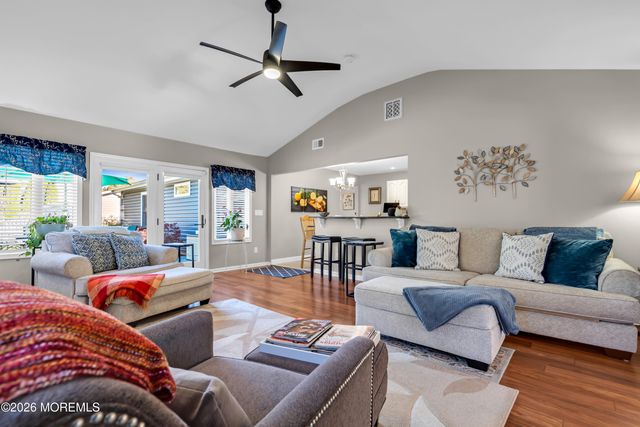 8 Eagle Drive, Bayville, NJ 08721