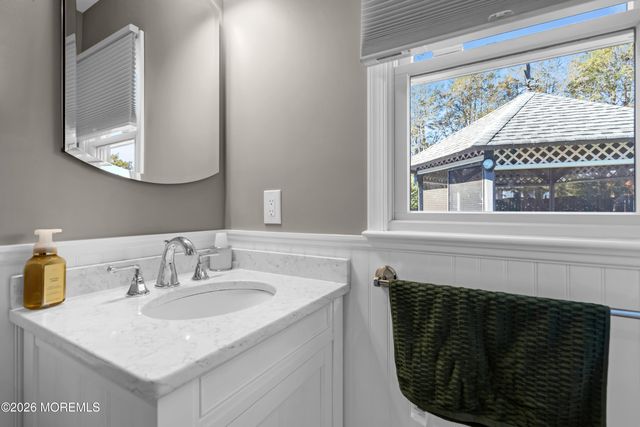 8 Eagle Drive, Bayville, NJ 08721
