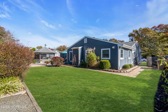 8 Eagle Drive, Bayville, NJ 08721