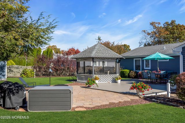 8 Eagle Drive, Bayville, NJ 08721