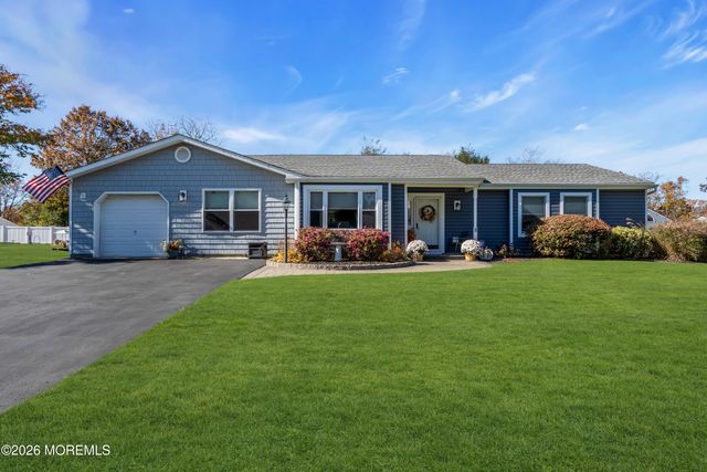 8 Eagle Drive, Bayville, NJ 08721