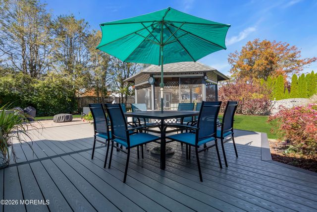 8 Eagle Drive, Bayville, NJ 08721