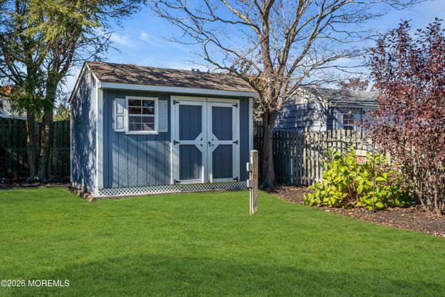 8 Eagle Drive, Bayville, NJ 08721