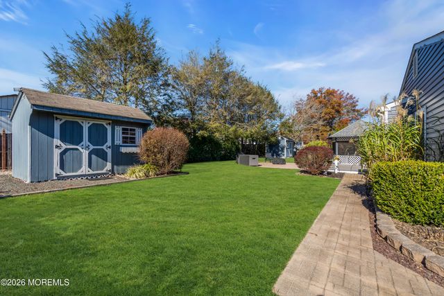 8 Eagle Drive, Bayville, NJ 08721