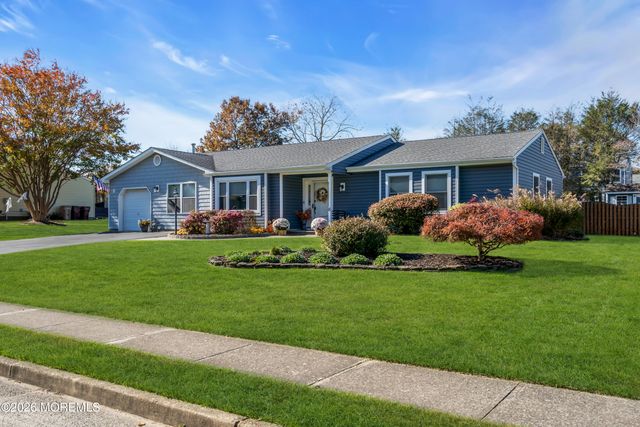 8 Eagle Drive, Bayville, NJ 08721