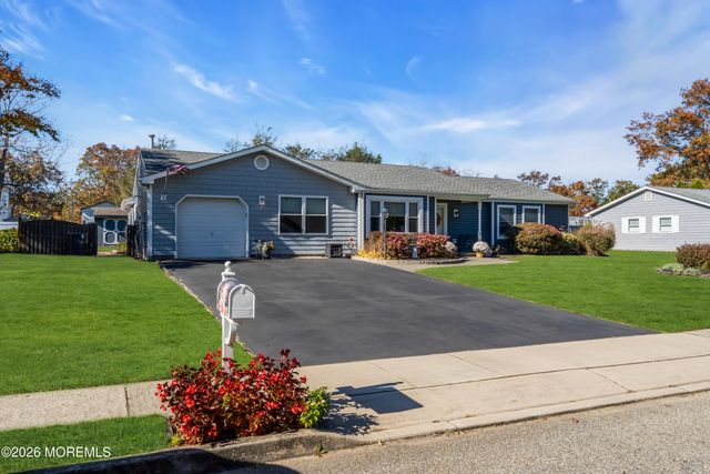 8 Eagle Drive, Bayville, NJ 08721