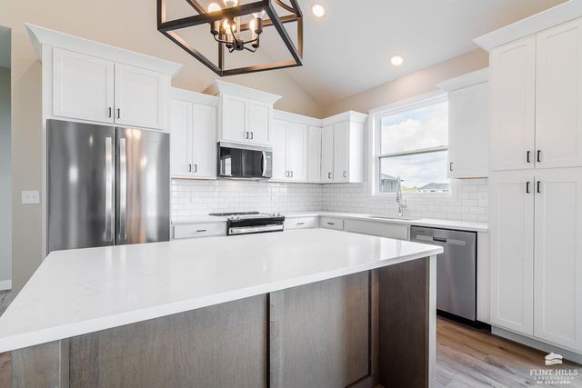 3910 Travers Circle, Manhattan, KS 66503