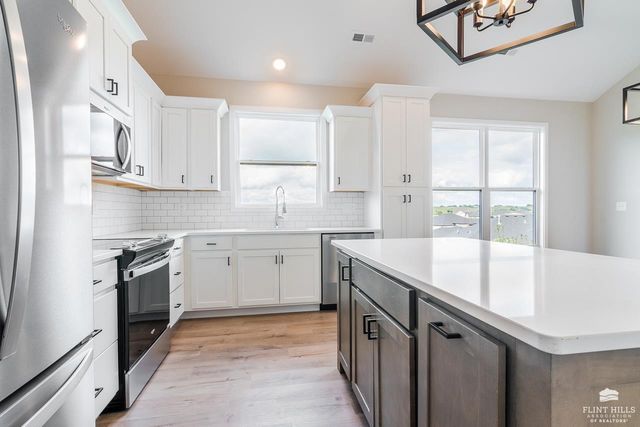 3910 Travers Circle, Manhattan, KS 66503