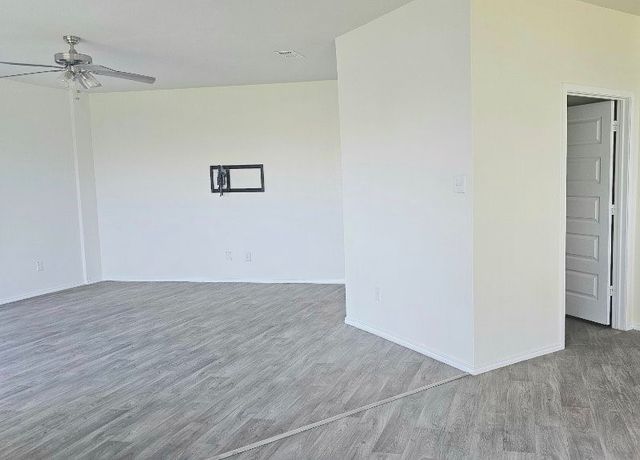 1004 Waverly Drive, Van Alstyne, TX 75495