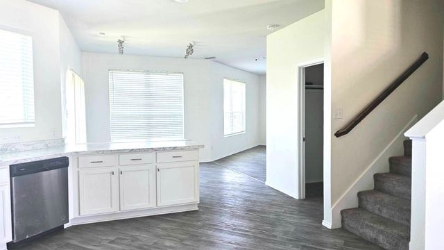 1004 Waverly Drive, Van Alstyne, TX 75495