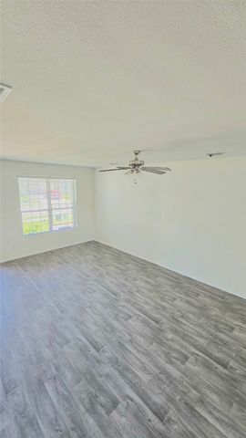 1004 Waverly Drive, Van Alstyne, TX 75495