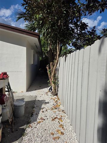 2936 NW 47th St, Miami, FL 33142
