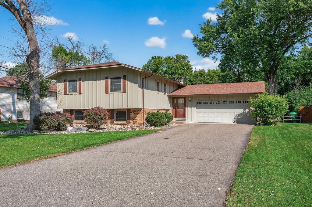 3808 83rd Avenue N, Brooklyn Park, MN 55443