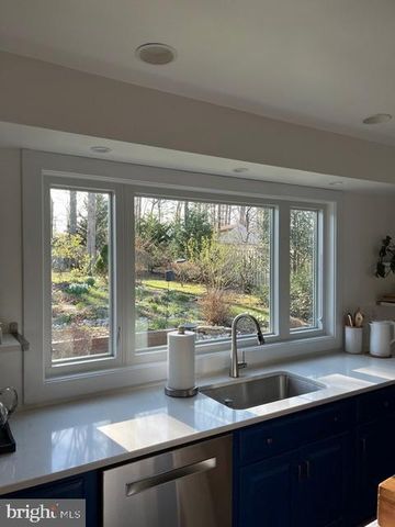 1329 N IVANHOE ST, Alexandria, VA 22304