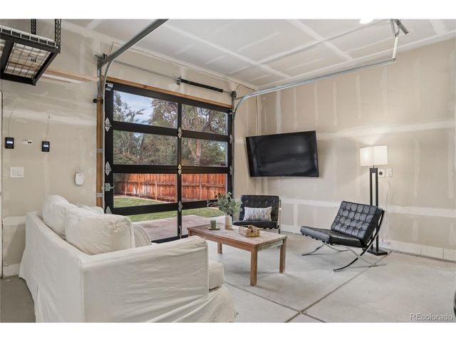 2054 S Saint Paul St, Denver, CO 80210
