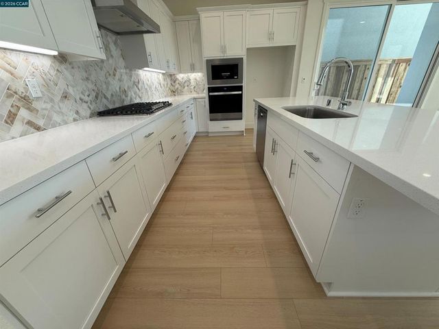 17429 Bushwick Lane, Lathrop, CA 95330