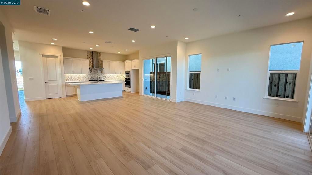 Image 2 of property listing at 17429 Bushwick Lane, Lathrop, CA 95330