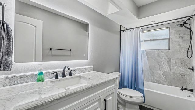 717 WOODHILL DRIVE, Lakeland, FL 33813