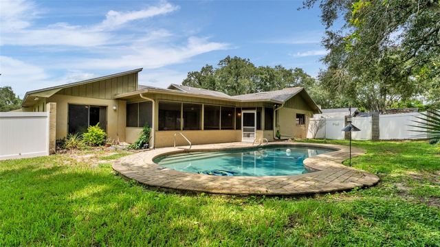 717 WOODHILL DRIVE, Lakeland, FL 33813